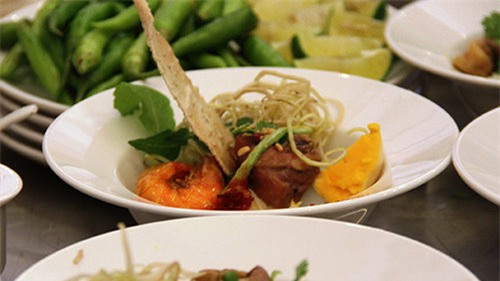 Try “Bánh cóng” cake… you’ll never want to stop