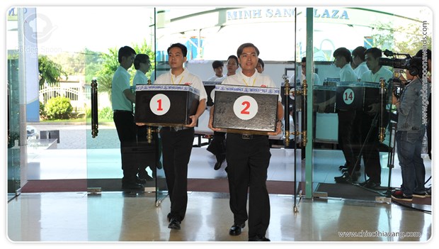 Final round of the 2015 Golden Spoon Contest: Excitedly encoding “Black Box”