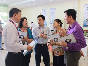 Are there any changes in the judges of the Golden Spoon contest 2015, compared to the previous season?