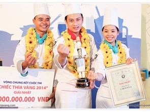 What is the value of the first prize in the Golden Spoon Contest? 