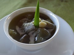 Delicious “khoai cánh tiên” sweet soup, similar to potato with a brown skin, like Taro