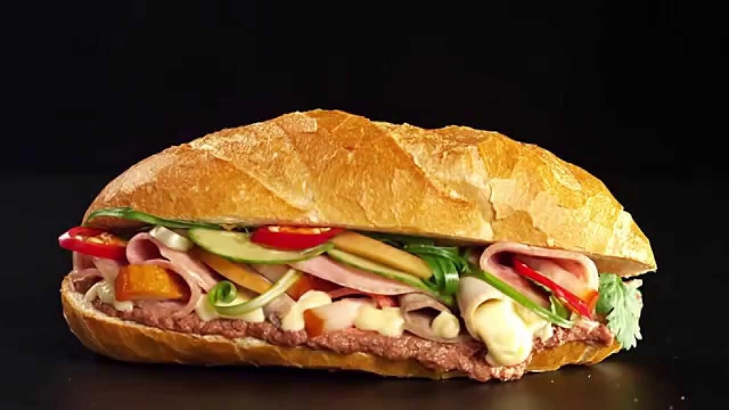 Banh mi, queen of street food