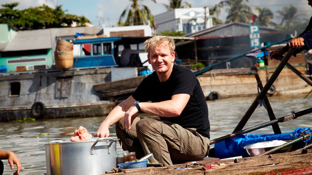 The world-renowned chefs who "fell in love" with Vietnamese cuisine