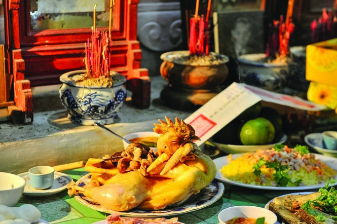 Where roosters lay on Vietnamese table of offerings