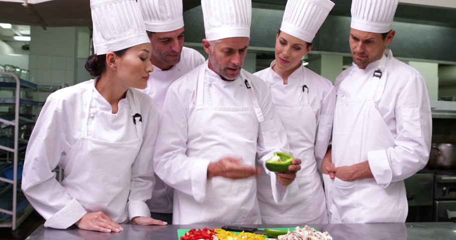 [INFOGRAPHIC] The History of the Chef’s Uniform and the Restaurant