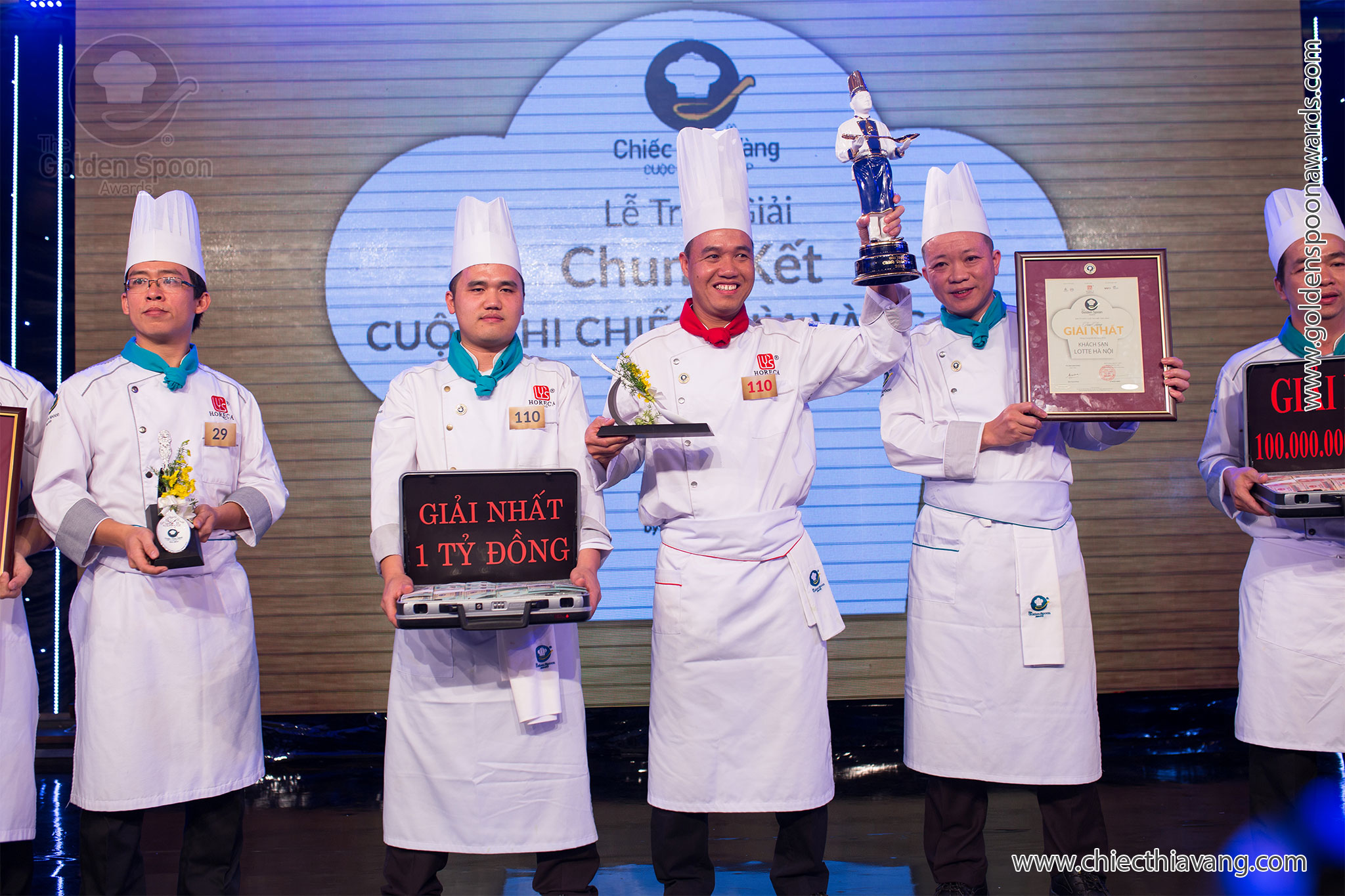 Chef Vũ Văn Thành Makes Friends in High Places