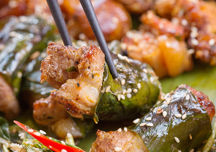 Pork in Grapefruit Leaves: A Mường Delicacy