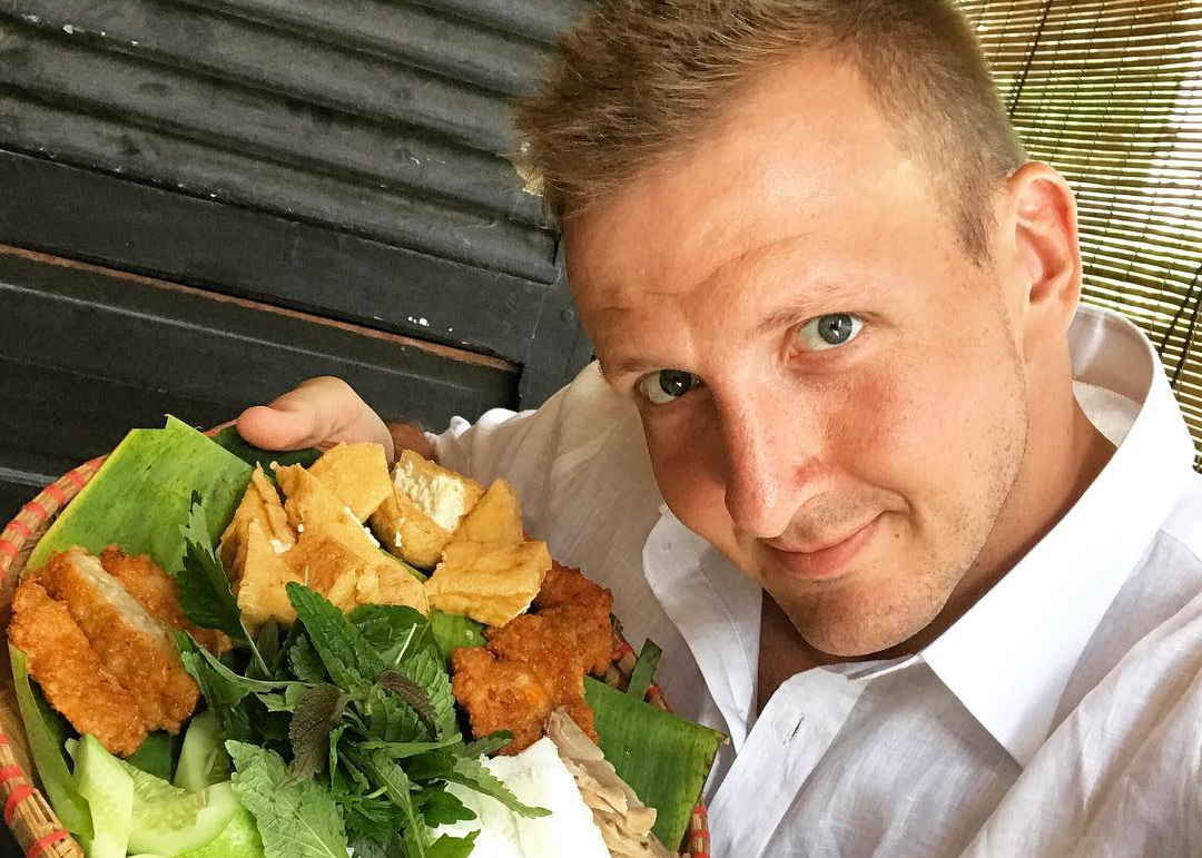 Would You Dare Eat ‘Scary’ Vietnamese Foods with Sonny Side?
