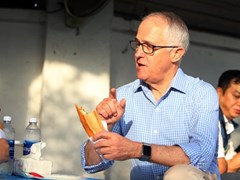 Australian Prime Minister enjoys his first ‘Bánh mì’ in Đà Nẵng