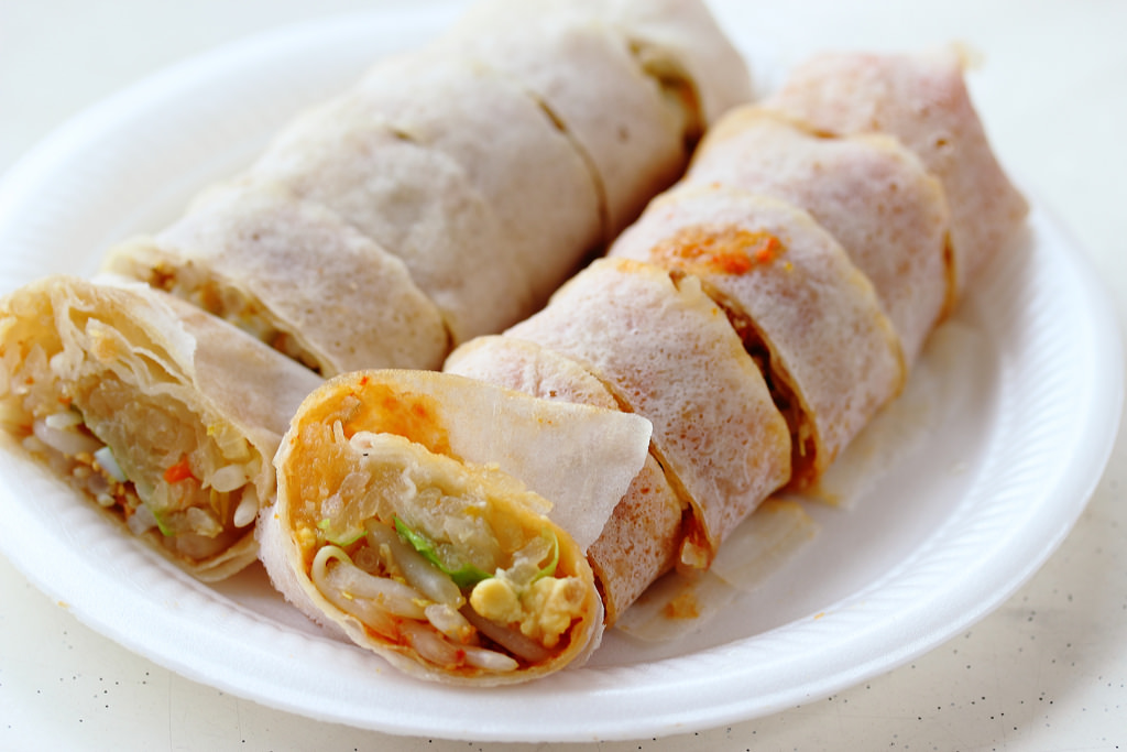 Bò Bía: A Piece of Saigon's Hokkien Heritage in a Simple Street Food Roll