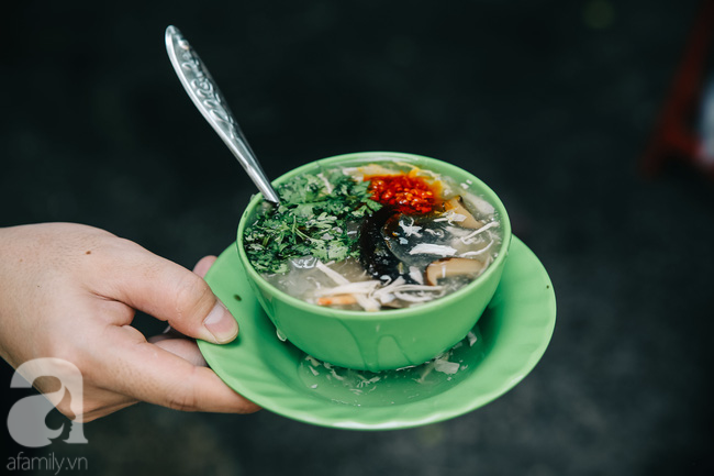 The Crab Soup Stand That's Been Bubbling in The Heart of Saigon for 24 Years